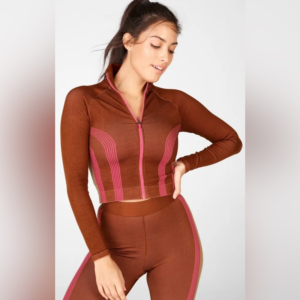 Fabletics Casey Outfit - Cropped Seamless Jacket and Leggings Set